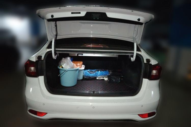 Used Roewe i5 2019 1.5L Manual 4G Connectable Langhao Edition Trunk