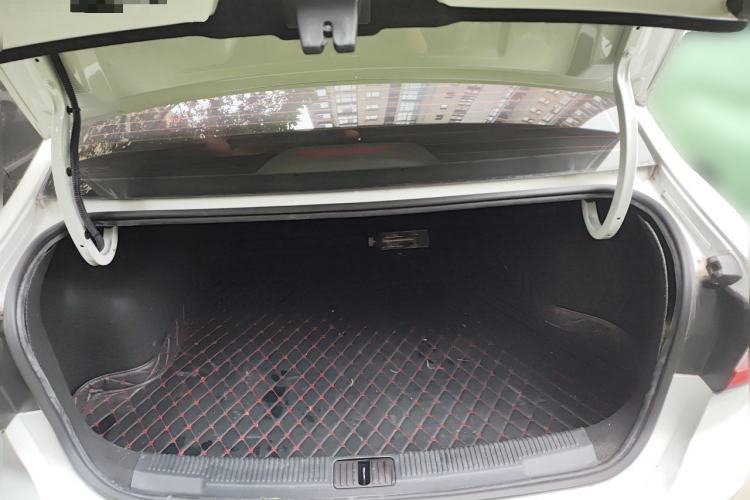 Used Roewe i5 2019 1.5L Automatic 4G Connected Langyue Edition Trunk