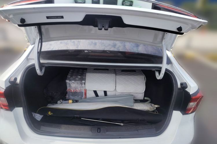 Used Roewe i5 2019 1.5L Automatic 4G Connected Langhao Edition Trunk