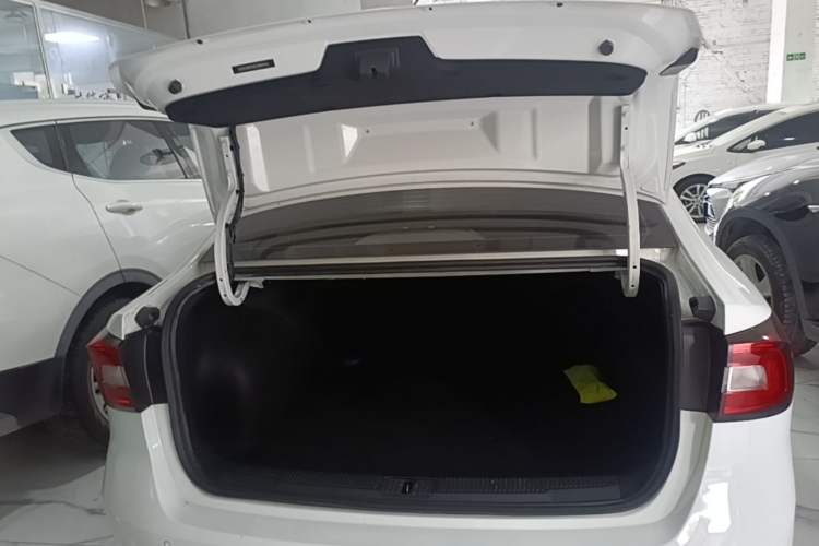 Used Roewe i5 2019 1.5L Automatic 4G Connected Linghao Flagship Edition Trunk