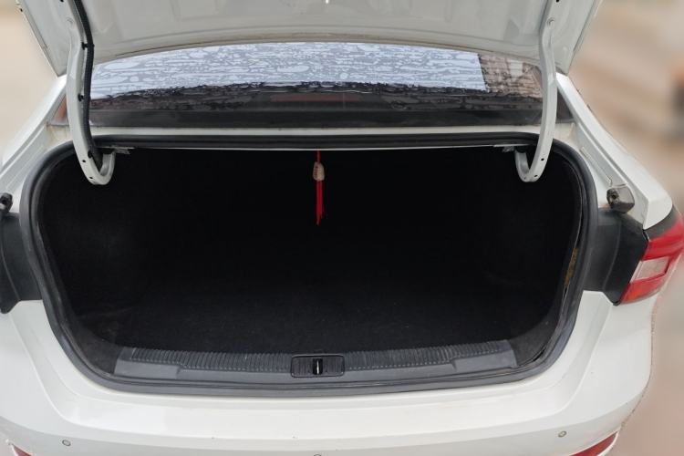 Used Roewe i5 2019 1.5L Automatic 4G Connected Langyue Edition Trunk