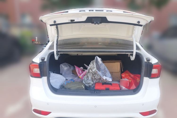 Used Roewe i5 2019 1.5L Automatic 4G Connected Langhao Edition Trunk