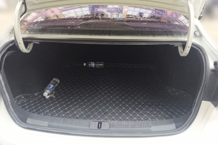 Used Roewe i5 2019 1.5L Automatic 4G Connected Langhao Edition Trunk