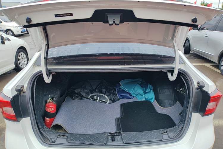 Used Roewe i5 2019 1.5L Automatic 4G Connected Linghao Edition Trunk