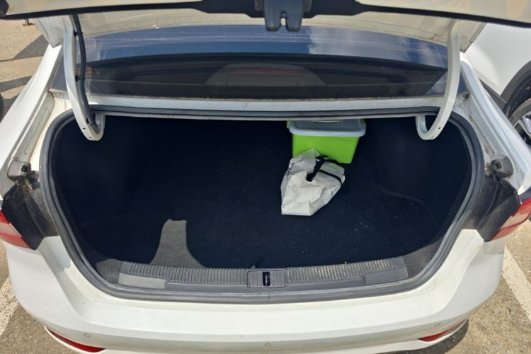 Used Roewe i5 2019 1.5L Automatic 4G Connected Linghao Edition Trunk