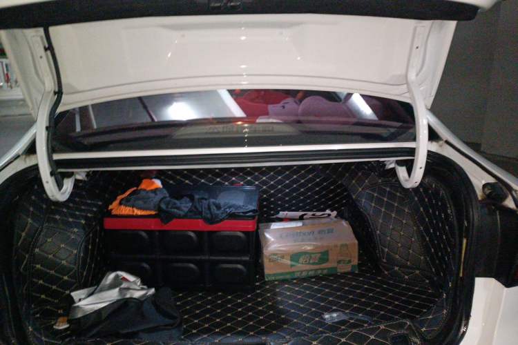 Used Roewe i5 2019 1.5L Automatic 4G Connected Langhao Edition Trunk