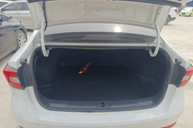 Used Roewe i5 2019 1.5L Automatic 4G Connected Linghao Flagship Edition Trunk