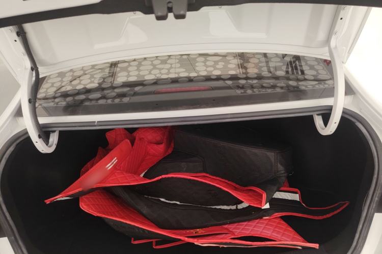 Used Roewe i5 2019 1.5L Automatic 4G Connected Linghao Edition Trunk
