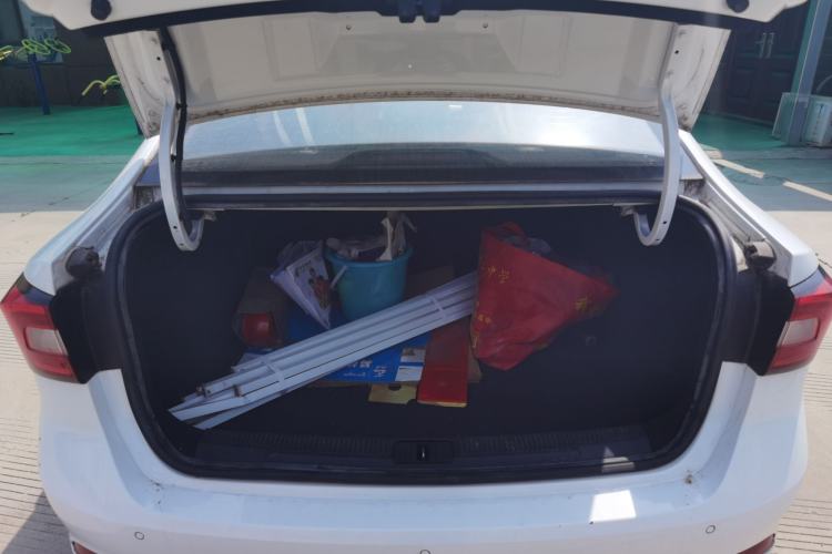 Used Roewe i5 2019 1.5L Automatic 4G Connected Langyue Edition Trunk