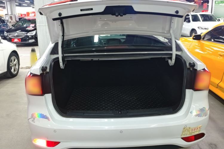 Used Roewe i5 2019 1.5L Manual 4G Connect Leehao Flagship Edition Trunk