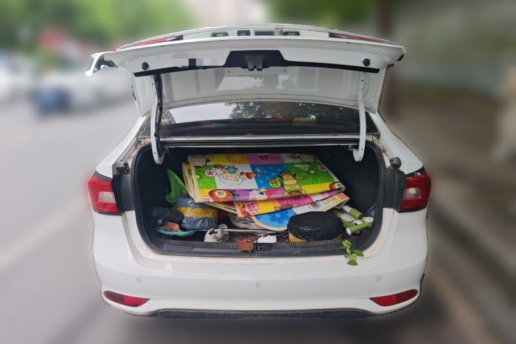 Used Roewe i5 2019 1.5L Automatic 4G Connected Langyue Edition Trunk