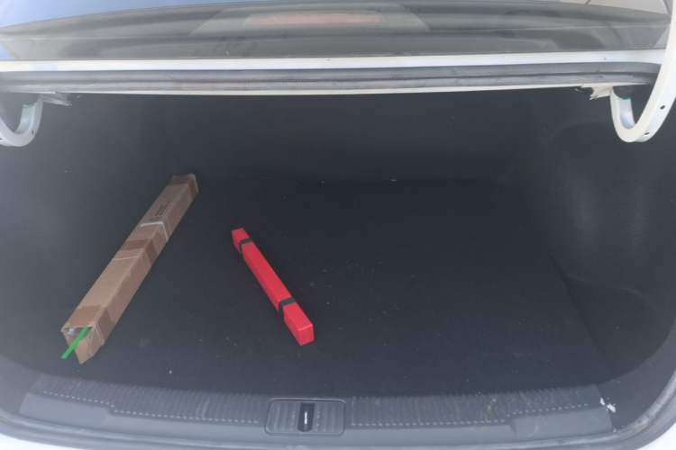 Used Roewe i5 2019 1.5L Manual 4G Connected Langyue Edition Trunk