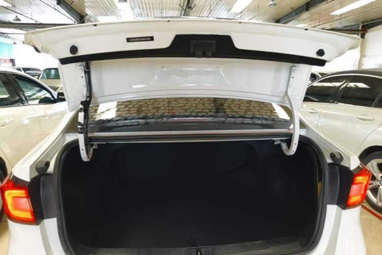 Used Roewe i5 2019 1.5L Manual 4G Connected Langyue Edition Trunk
