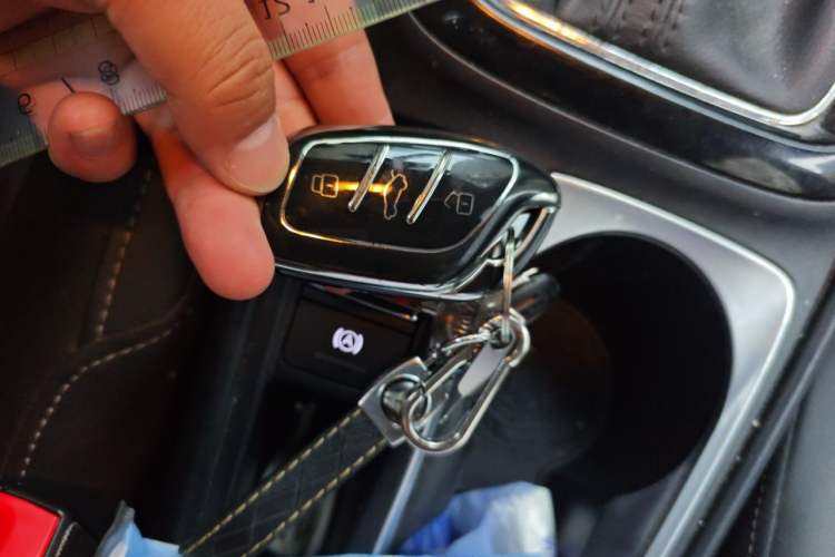 Used Roewe i5 2019 20T Automatic 4G Connected Supercharged Flagship Edition Vehicle Key