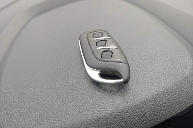 Used Roewe i5 2019 1.5L Automatic 4G Connected Linghao Flagship Edition Vehicle Key