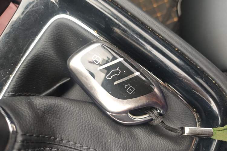 Used Roewe i5 2019 20T Automatic 4G Connected Supercharged Flagship Edition Vehicle Key