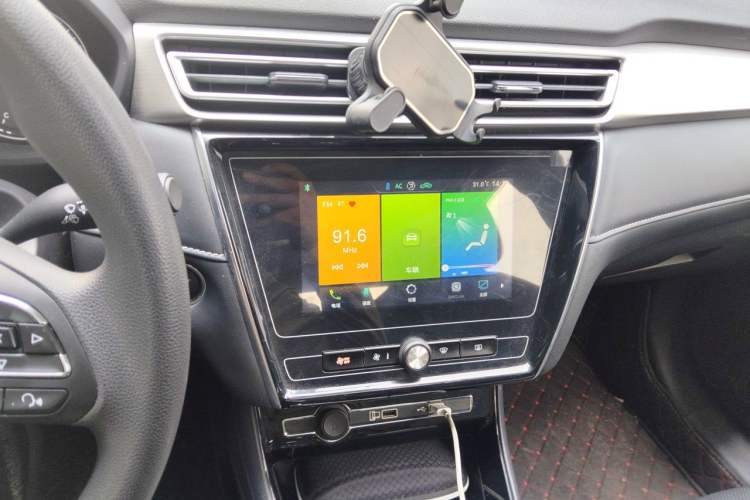 Used Roewe i5 2019 1.5L Manual 4G Connectable Langhao Edition Audio And AC Panel