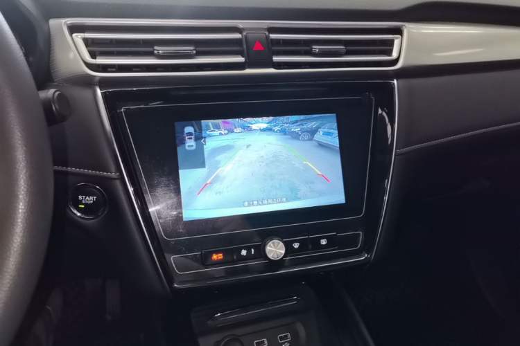 Used Roewe i5 2019 1.5L Automatic 4G Connected Langyue Edition Audio And AC Panel