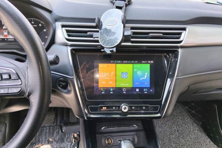 Used Roewe i5 2019 1.5L Automatic 4G Connected Langyue Edition Audio And AC Panel