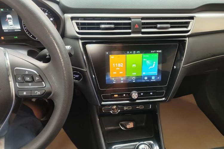 Used Roewe i5 2019 1.5L Manual 4G Connect Leehao Flagship Edition Audio And AC Panel