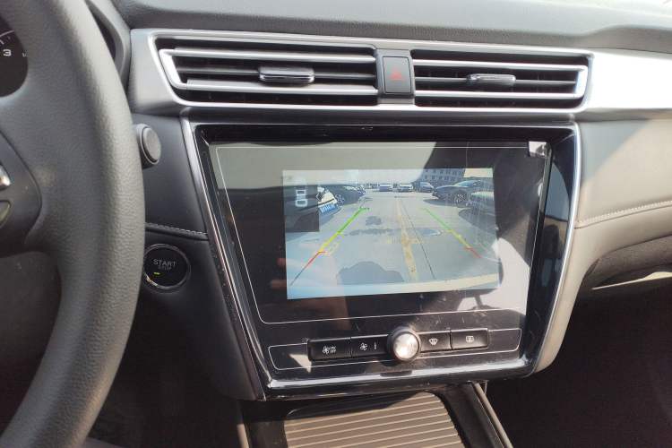 Used Roewe i5 2019 1.5L Automatic 4G Connected Linghao Edition Audio And AC Panel