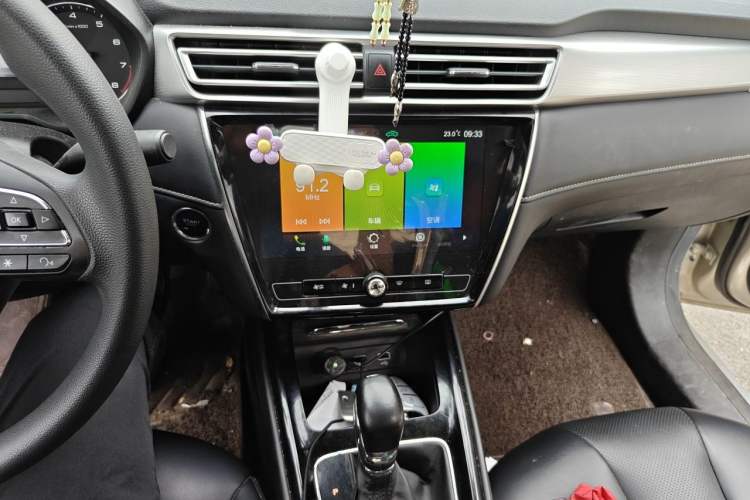 Used Roewe i5 2019 1.5L Automatic 4G Connected Langhao Edition Audio And AC Panel