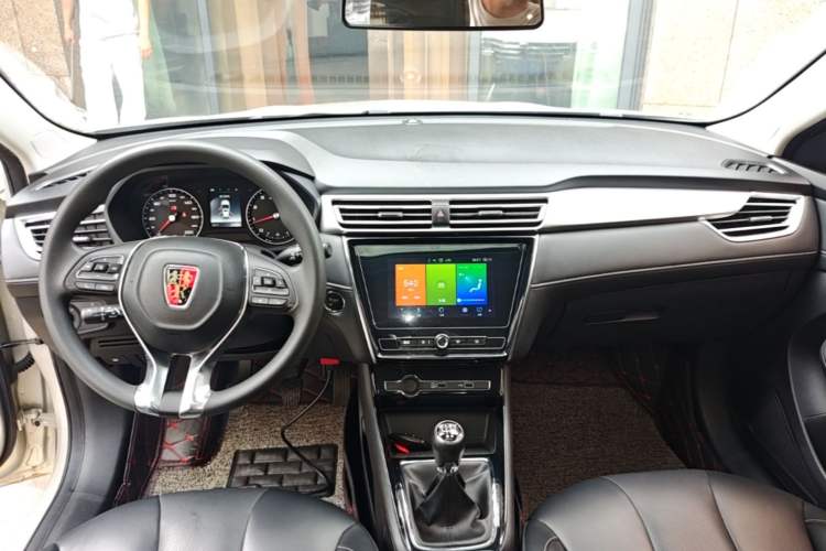 Used Roewe i5 2019 1.5L Manual 4G Connectable Langhao Edition Center Console