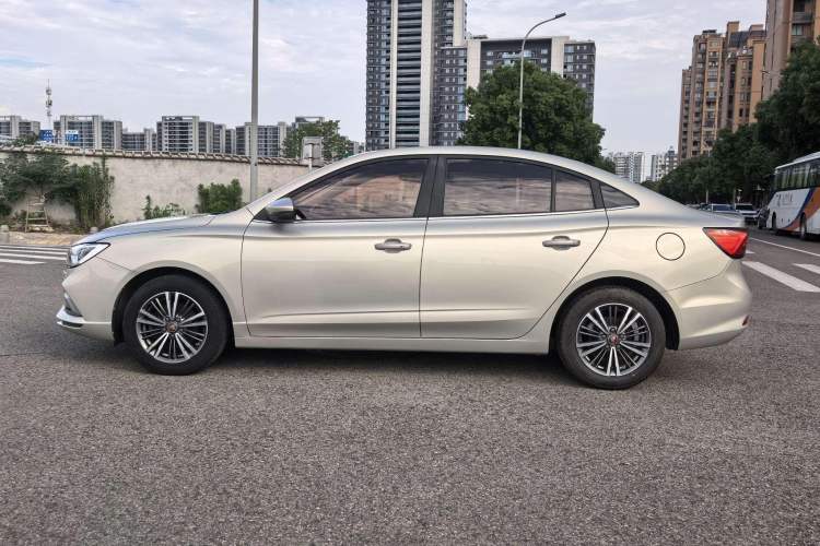 Used Roewe i5 2019 1.5L Manual 4G Connectable Langhao Edition Exterior 3