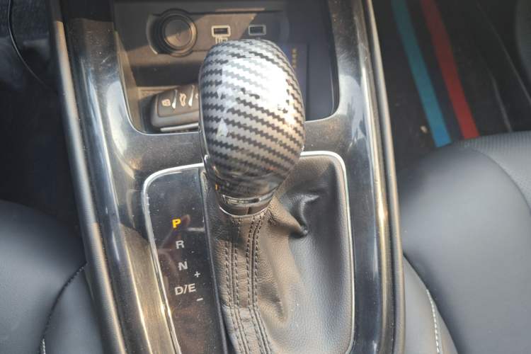 Used Roewe i5 2019 20T Automatic 4G Connect Luxury Flagship Edition Gear Lever