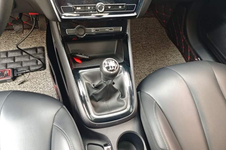 Used Roewe i5 2019 1.5L Manual 4G Connectable Langhao Edition Gear Lever