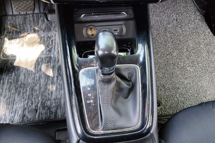 Used Roewe i5 2019 1.5L Automatic 4G Connected Langyue Edition Gear Lever