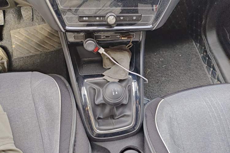 Used Roewe i5 2019 1.5L Manual 4G Connect Leehao Flagship Edition Gear Lever