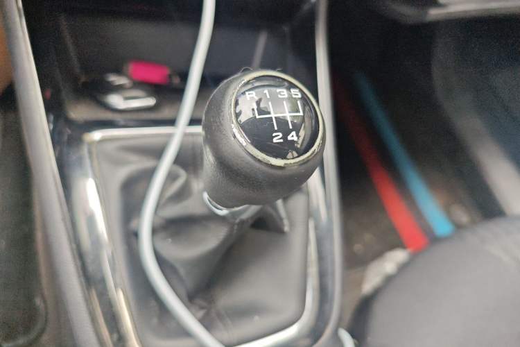 Used Roewe i5 2019 1.5L Manual 4G Connected Langyue Edition Gear Lever