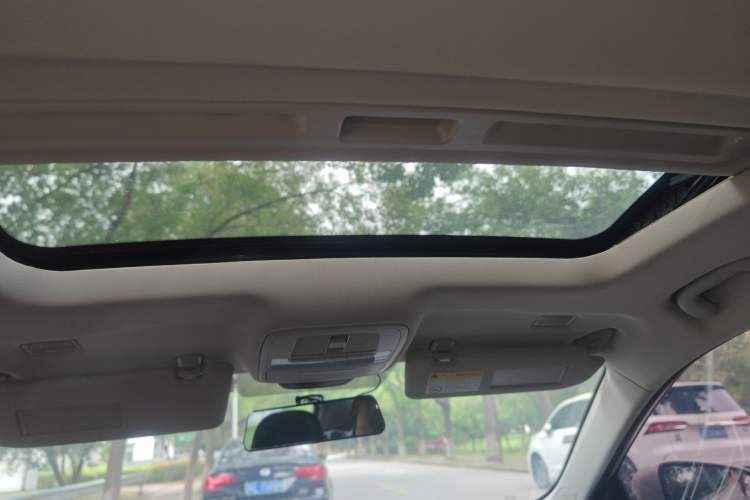 Used Roewe i5 2019 1.5L Automatic 4G Connected Langhao Edition Headliner