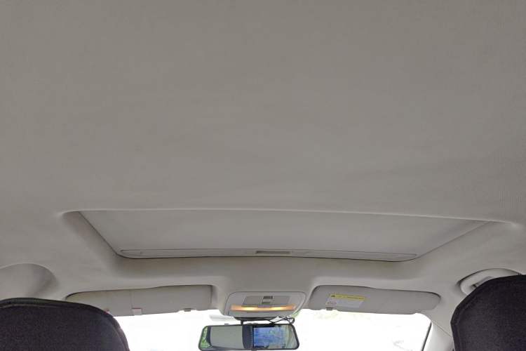 Used Roewe i5 2019 1.5L Manual 4G Connect Leehao Flagship Edition Headliner