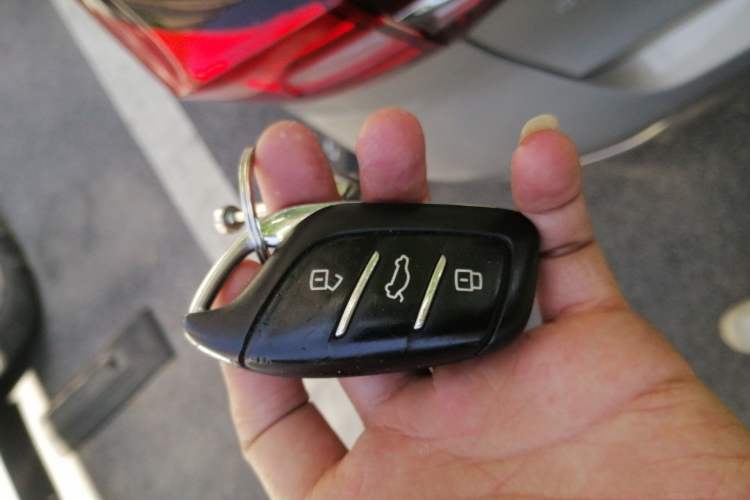 Used Roewe i5 2019 1.5L Automatic 4G Connected Langyue Edition Interior 1