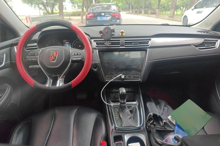 Used Roewe i5 2019 1.5L Automatic 4G Connected Langhao Edition Interior 2