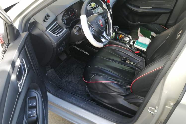 Used Roewe i5 2019 1.5L Automatic 4G Connected Langyue Edition Interior 3