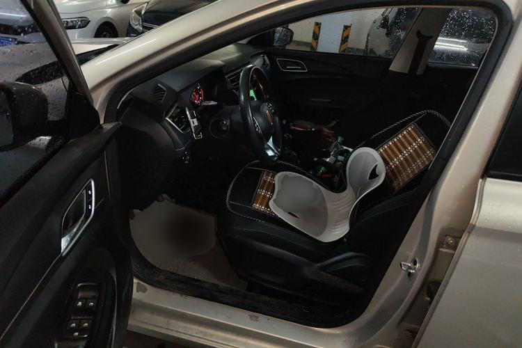 Used Roewe i5 2019 1.5L Manual 4G Connected Langyue Edition Interior 3