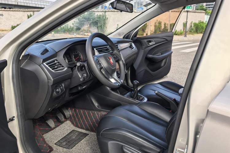 Used Roewe i5 2019 1.5L Manual 4G Connectable Langhao Edition Interior 3