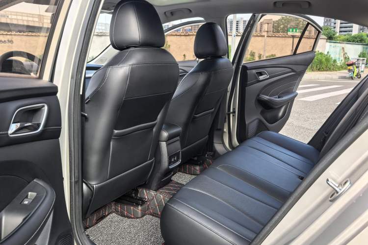 Used Roewe i5 2019 1.5L Manual 4G Connectable Langhao Edition Interior 4