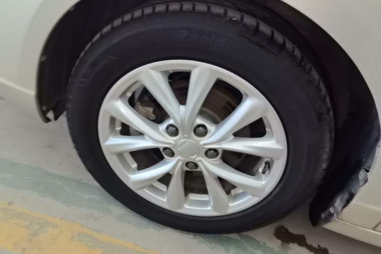 Used Roewe i5 2019 1.5L Automatic 4G Connected Langyue Edition Left Front Wheel Hub
