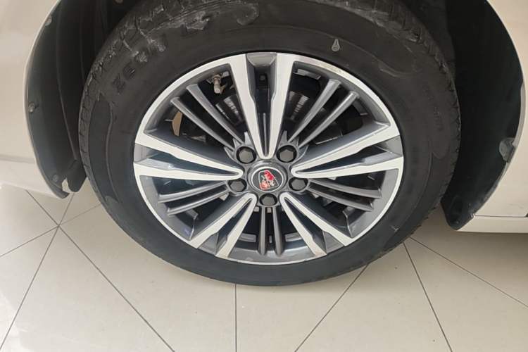 Used Roewe i5 2019 1.5L Manual 4G Connect Leehao Flagship Edition Left Front Wheel Hub
