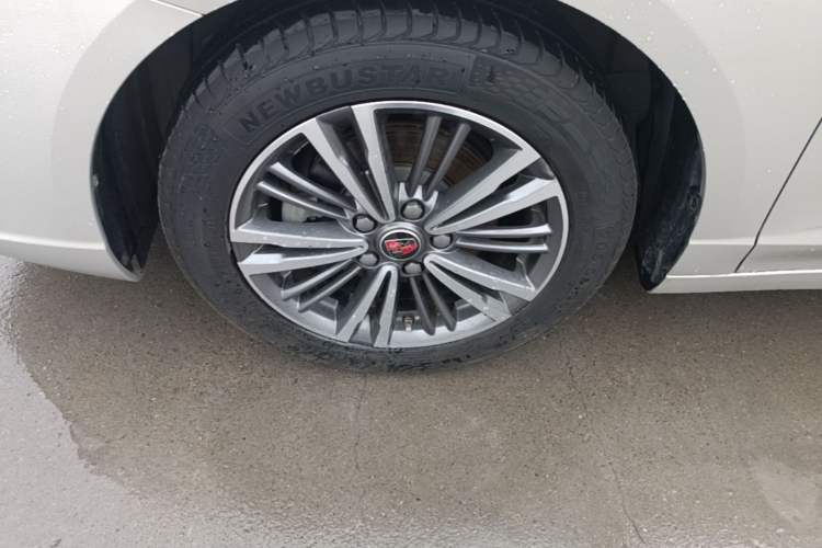 Used Roewe i5 2019 1.5L Automatic 4G Connected Langhao Edition Left Front Wheel Hub