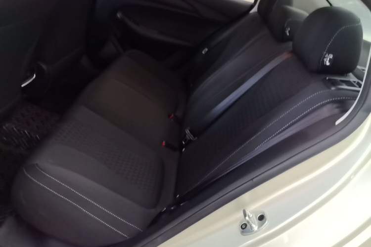 Used Roewe i5 2019 1.5L Automatic 4G Connected Langyue Edition Left Rear Seat