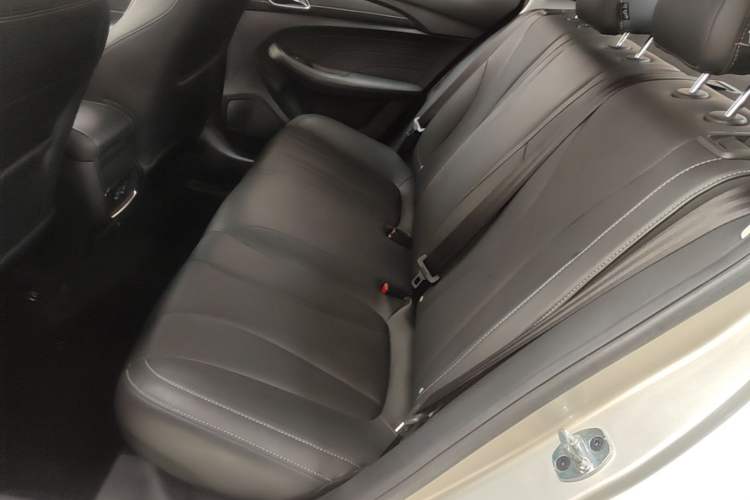 Used Roewe i5 2019 1.5L Manual 4G Connect Leehao Flagship Edition Left Rear Seat