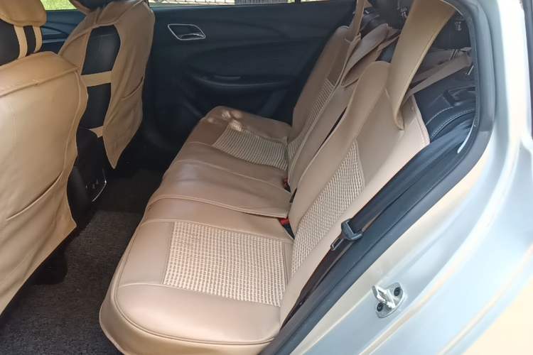 Used Roewe i5 2019 1.5L Automatic 4G Connected Linghao Flagship Edition Left Rear Seat