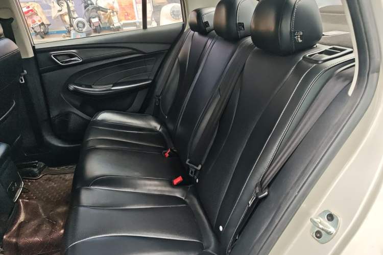 Used Roewe i5 2019 1.5L Automatic 4G Connected Linghao Flagship Edition Left Rear Seat