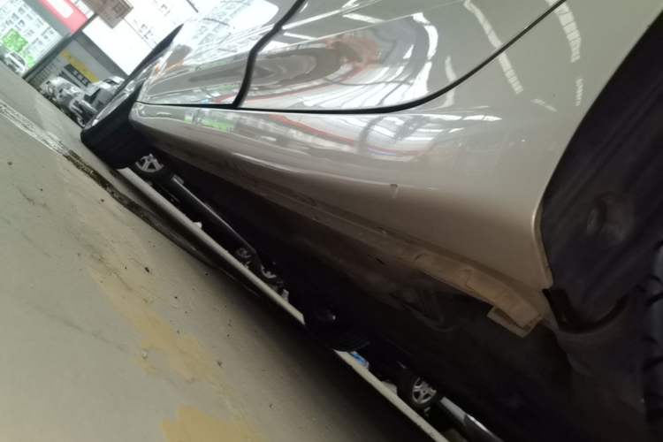 Used Roewe i5 2019 1.5L Automatic 4G Connected Langyue Edition Left Side Sill