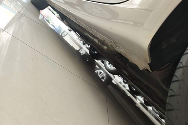 Used Roewe i5 2019 1.5L Manual 4G Connect Leehao Flagship Edition Left Side Sill